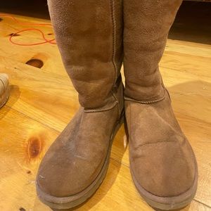 Tall chestnut uggs size 10 women’s